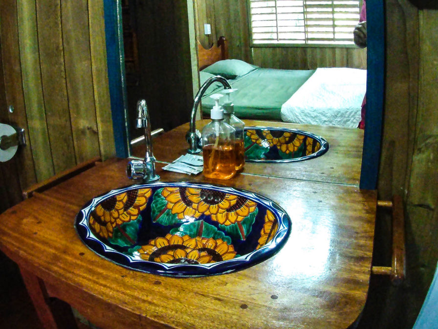 Hotel Kangaroo Rio Dulce Guatemala